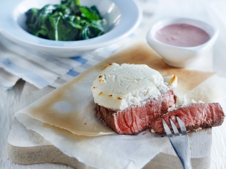 Biefstuk gegratineerd met geitenkaas