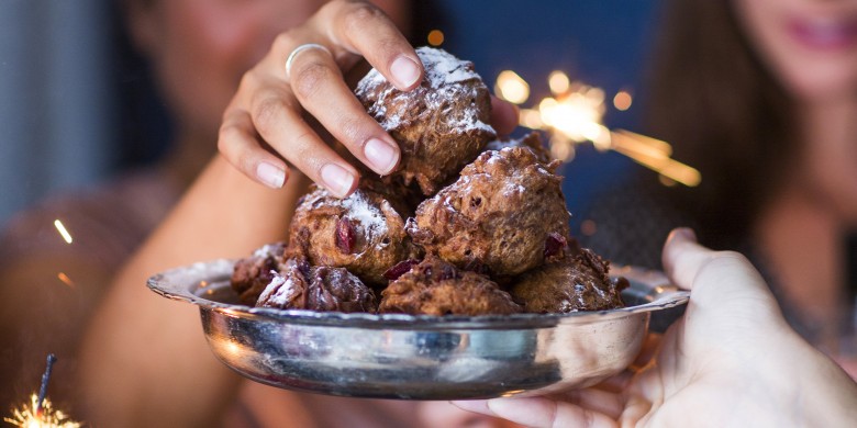 Chocolade-oliebollen met cranberry's