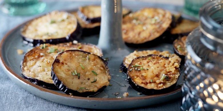 Auberginetempura met Parmezaanse kaas en honing