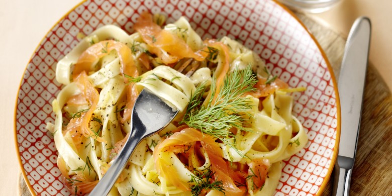 Tagliatelle met gerookte zalm en dillesaus