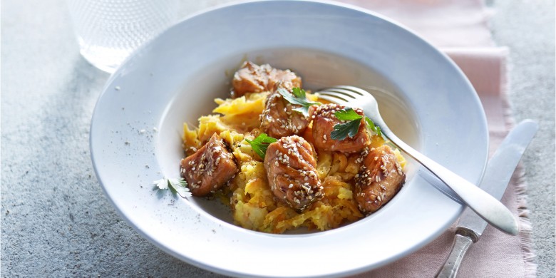 Wortelstamp met teriyaki-zalmblokjes