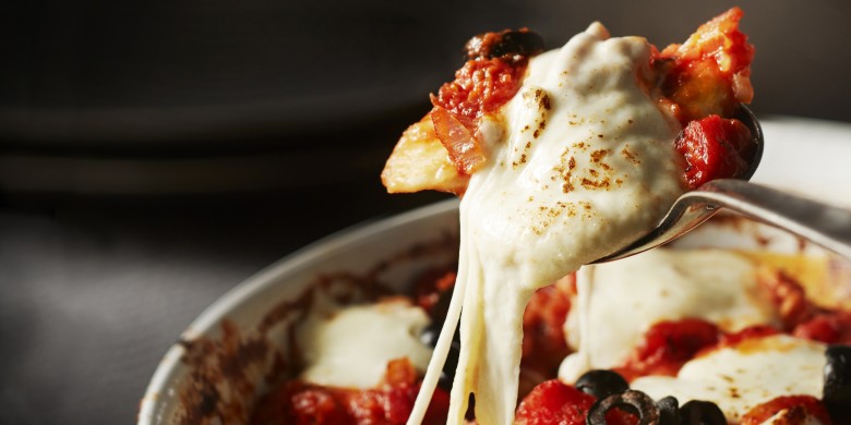 Gegratineerde kip met tomatensaus en mozzarella