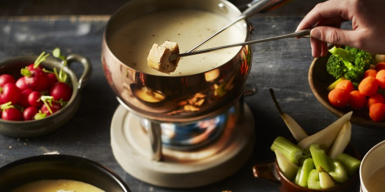 Kruidige geitenkaasfondue met honing