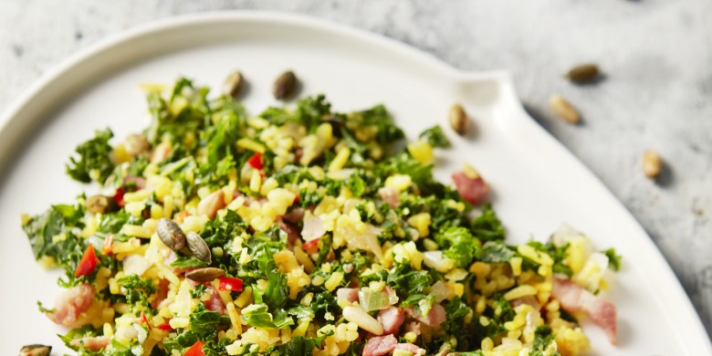 Warme rijstsalade met kruidige boerenkool