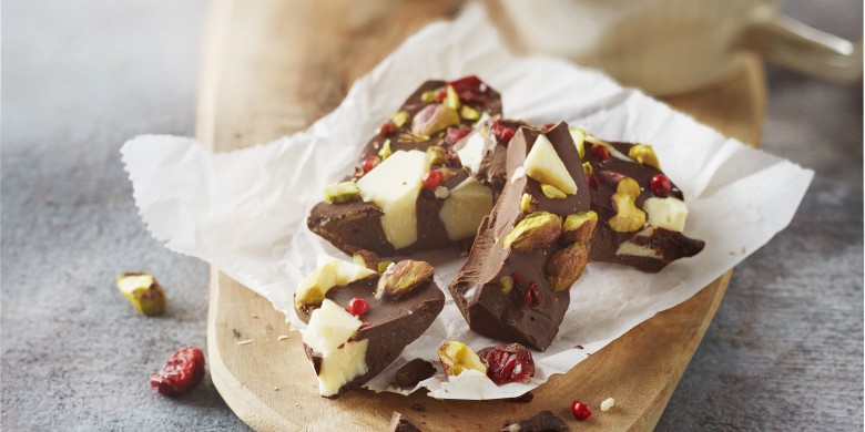 Breekchocolade met pistache, cranberry's en roze peper