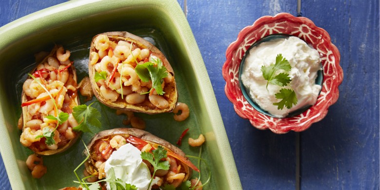 Gepofte zoete aardappel met garnalen