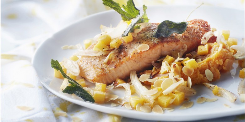 Puree van zoete aardappels met geroosterde koolraap en zalm