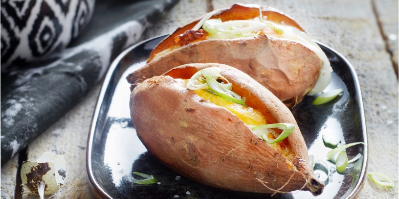 Gevulde zoete aardappel met ei