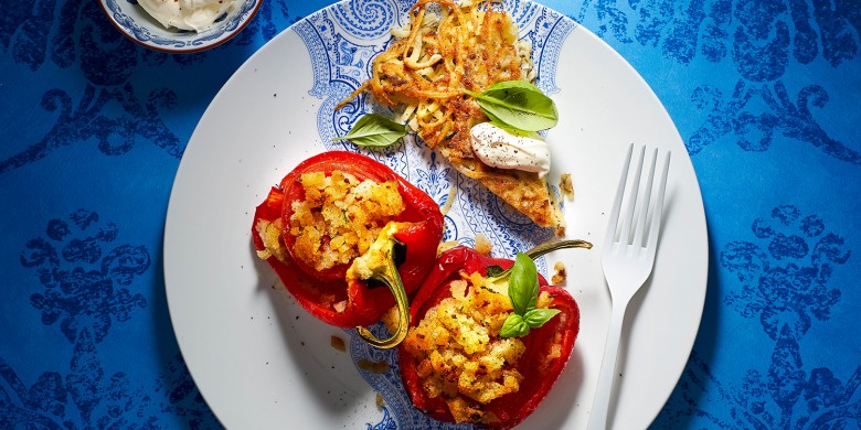 Rösti met rode ui en rozemarijn en gevulde paprika's