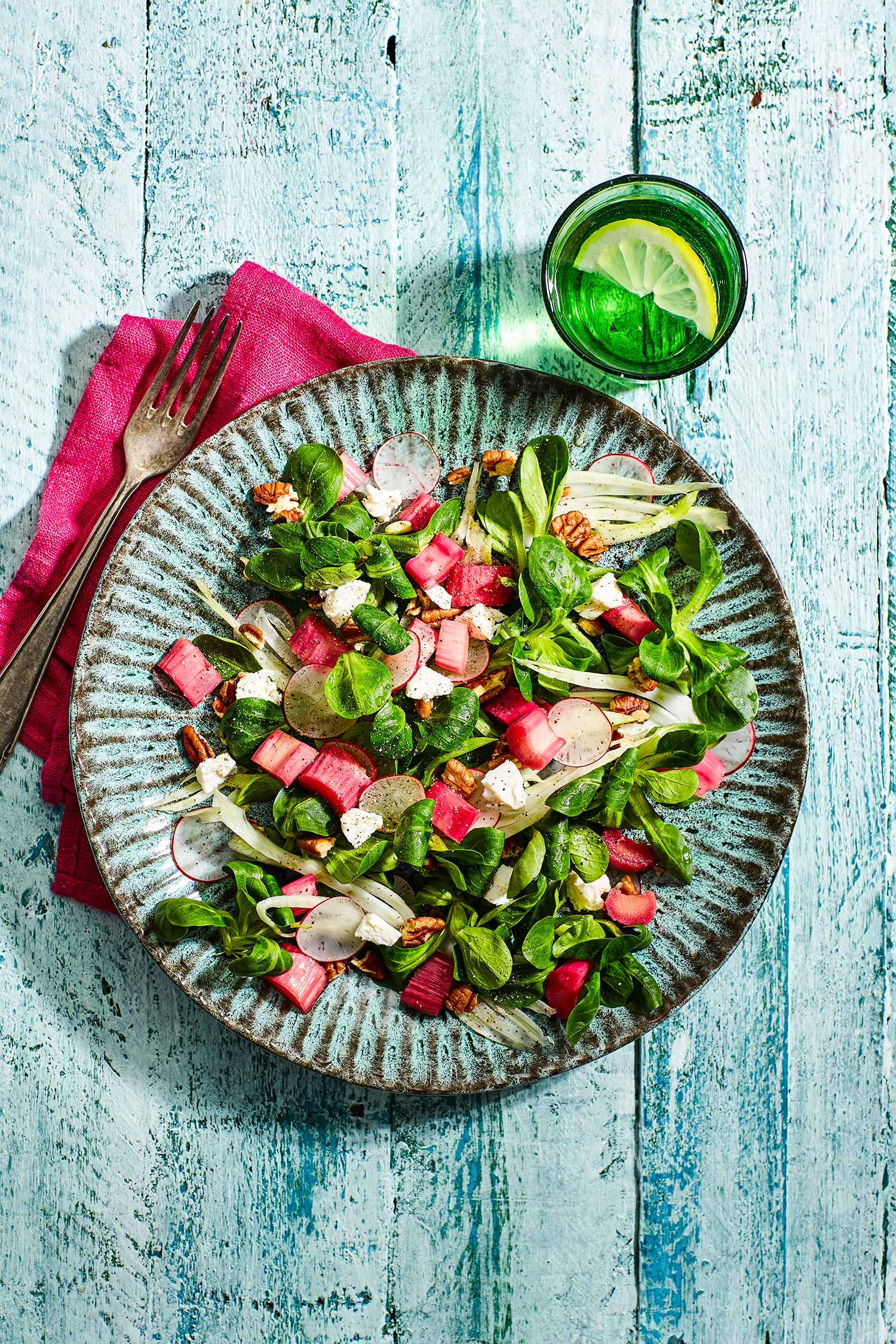 Salade met rabarber en geitenkaas