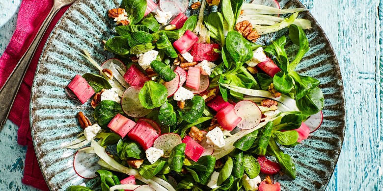 Salade met rabarber en geitenkaas