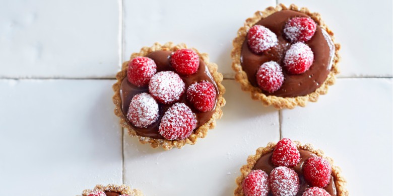 Tartelettes met chocoladevla en frambozen
