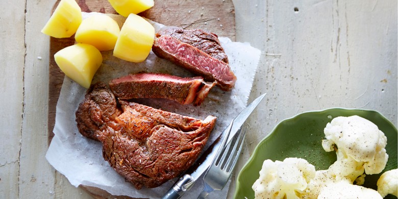 Ribeye met bloemkool en kaassaus