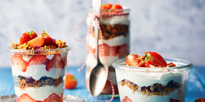 Kwarkflip met aardbeien en granola