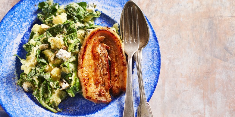 Spinaziestamppot met blauwe kaas en speklapjes