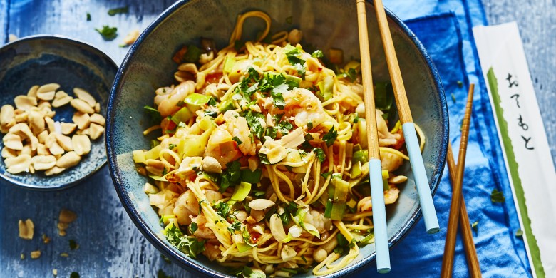 Geroerbakte mie met garnalen en prei