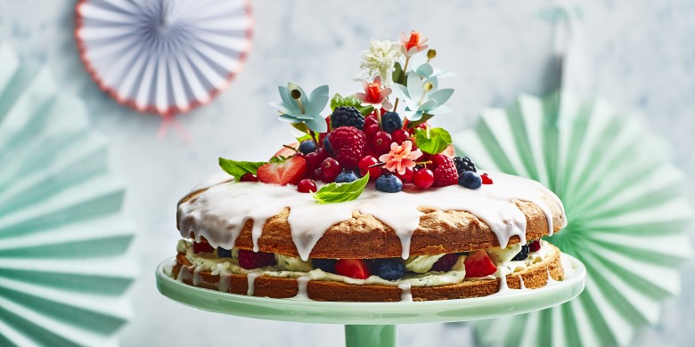 Vanilletaart met zomerfruit en basilicum-limoencrème