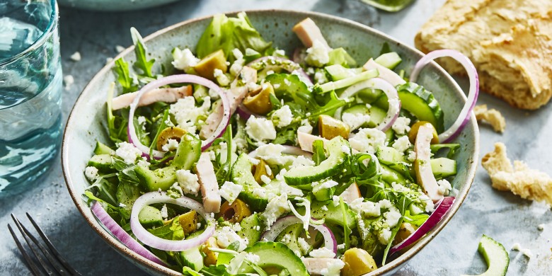 Komkommersalade met kip en feta