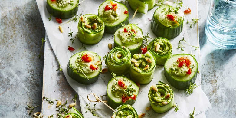 Komkommerhapjes met avocado