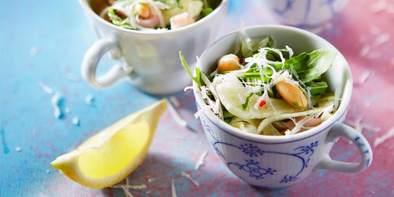Bonen-venkelsalade met ham en basilicumolie