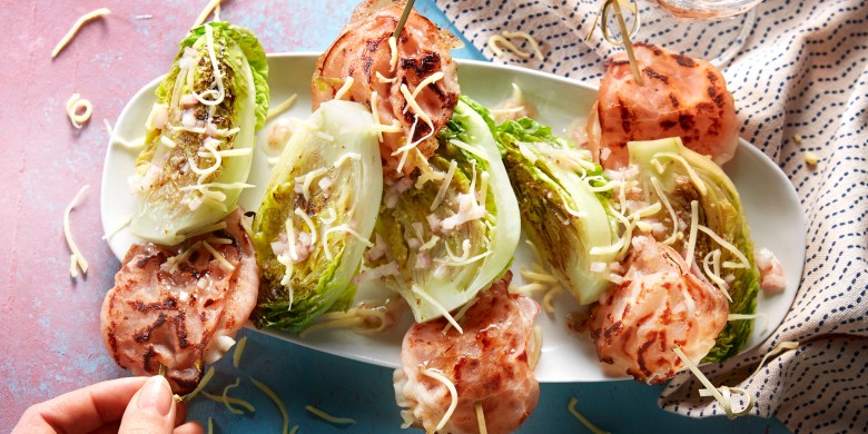 Geroosterde little gem met bacon en boerenkaas