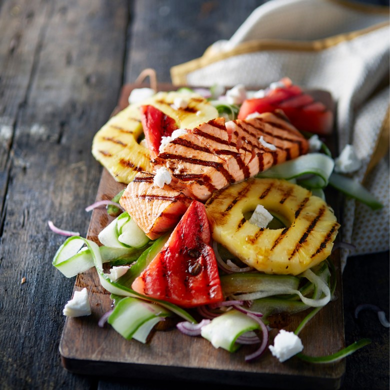Watermeloen met ananas, zalm en geitenkaas