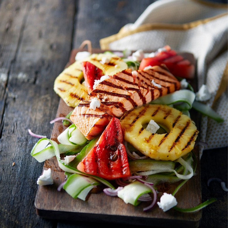 Watermeloen met ananas, zalm en geitenkaas