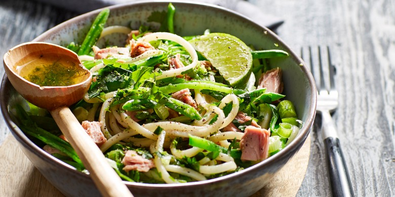 Noedelsalade met tonijn