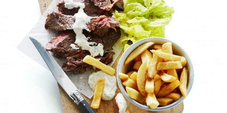 Steak frites béarnaise met kropsla