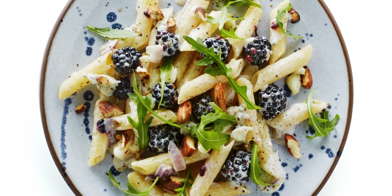 Pasta met bramen en blauwe kaas