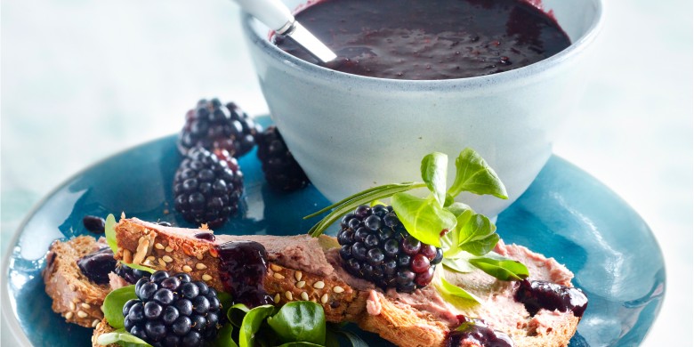 Paté met bramen-rozemarijnsaus