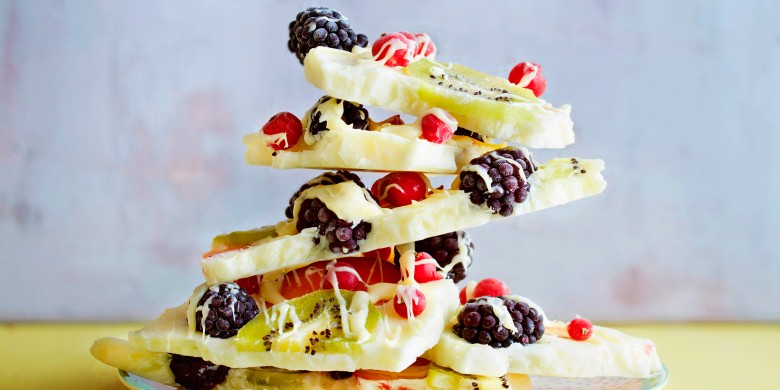 Yoghurt-fruitplakken met witte chocolade