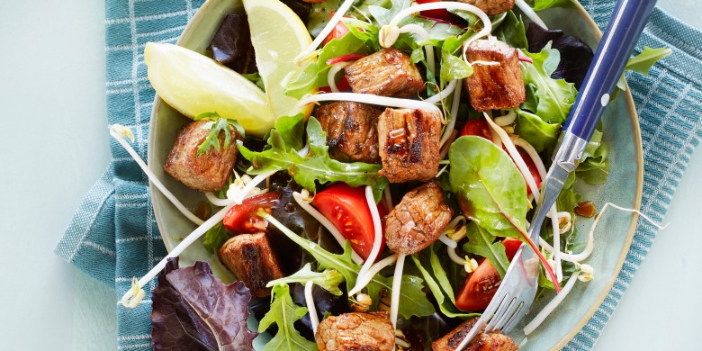 Salade met ossenhaaspuntjes