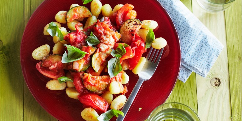 Gnocchi met tomaat en courgette