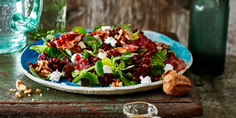 Linzensalade met bietjes, geitenkaas en geroosterd spek