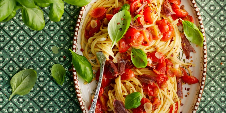 Spaghetti met ansjovis en tomaatjes