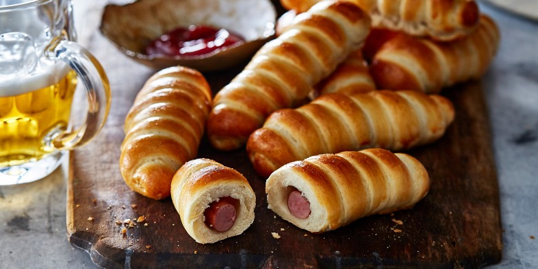 Pretzel-hotdogs