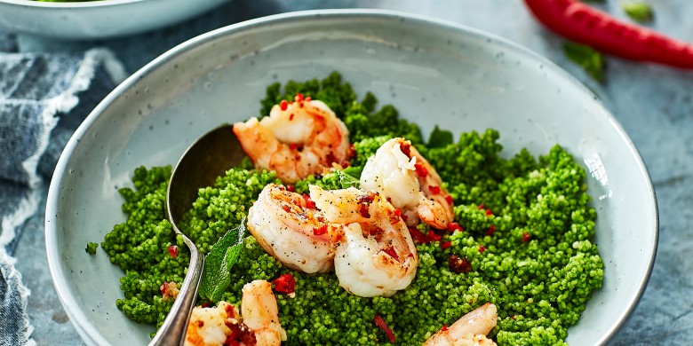 Knoflookgarnalen met groene couscous