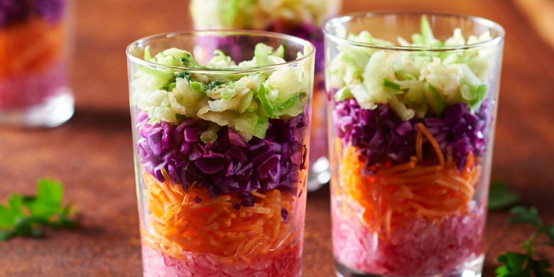 Laagjessalade met karnemelk-ansjovisdressing