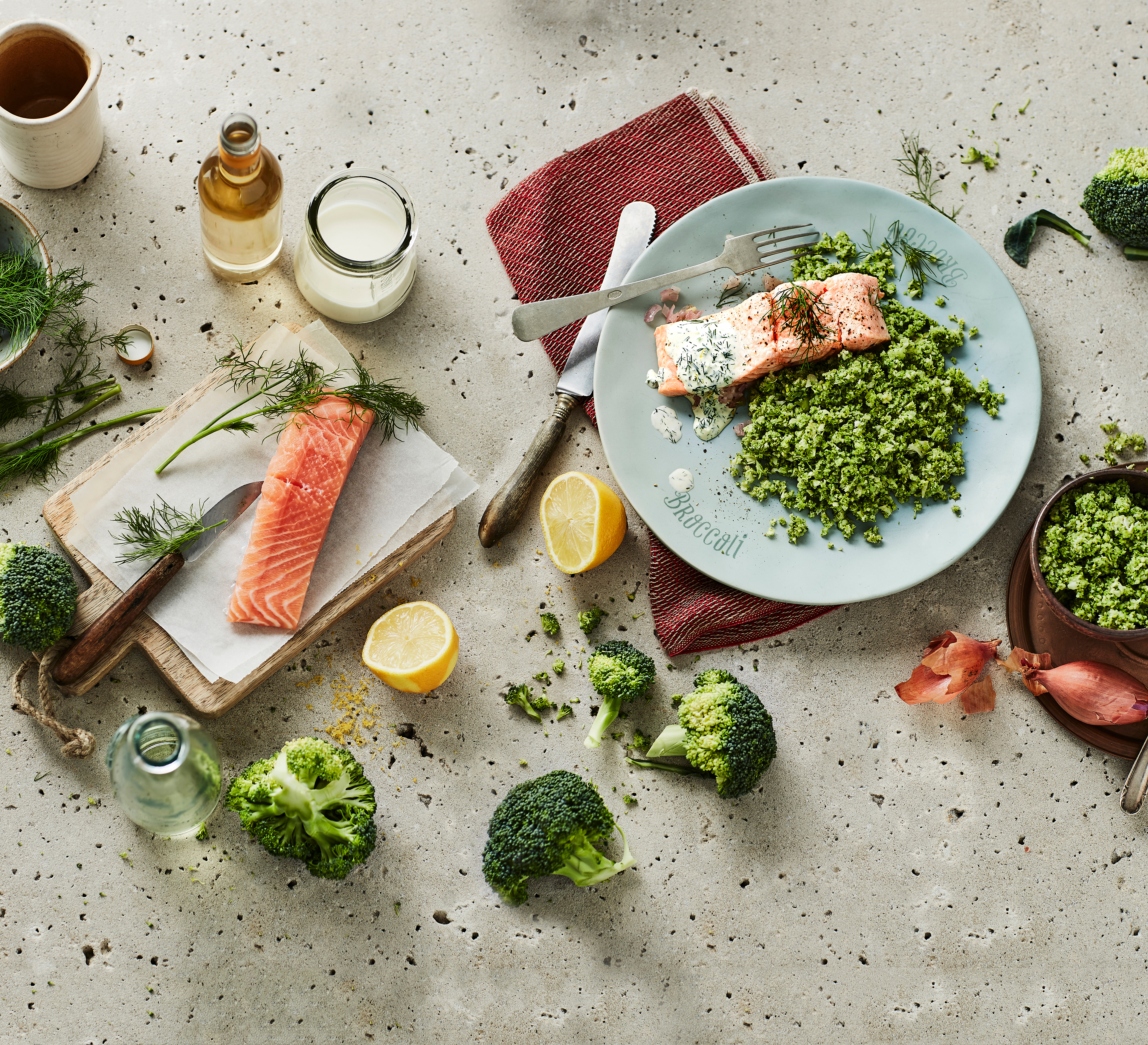 Broccolirijst met zalm en romige citroensaus