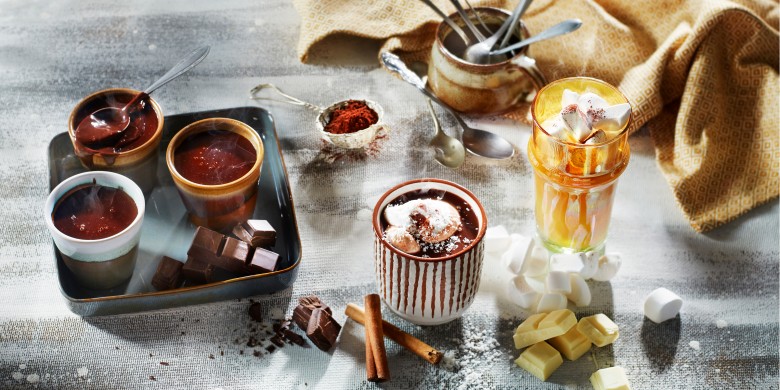 Witte chocolademelk met marshmallows