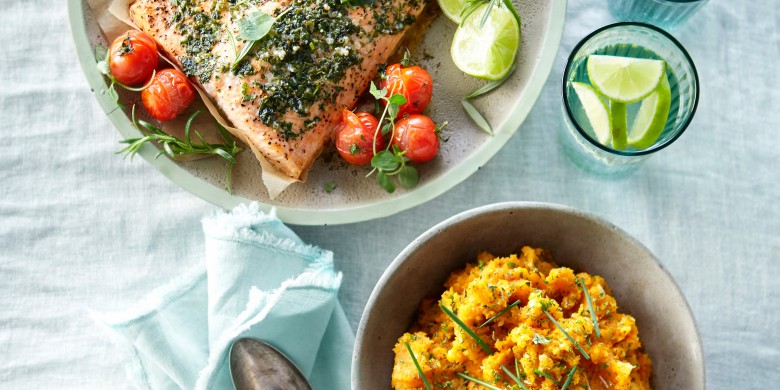 Wortel-knolselderijpuree met geroosterde zalm