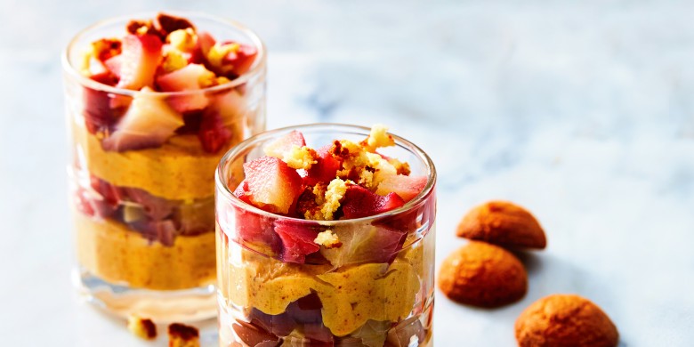 Bitterkoekjestoetje met stoofpeer