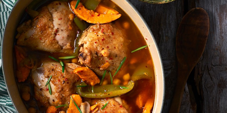 Pikante stoofschotel met zoete aardappel en kip