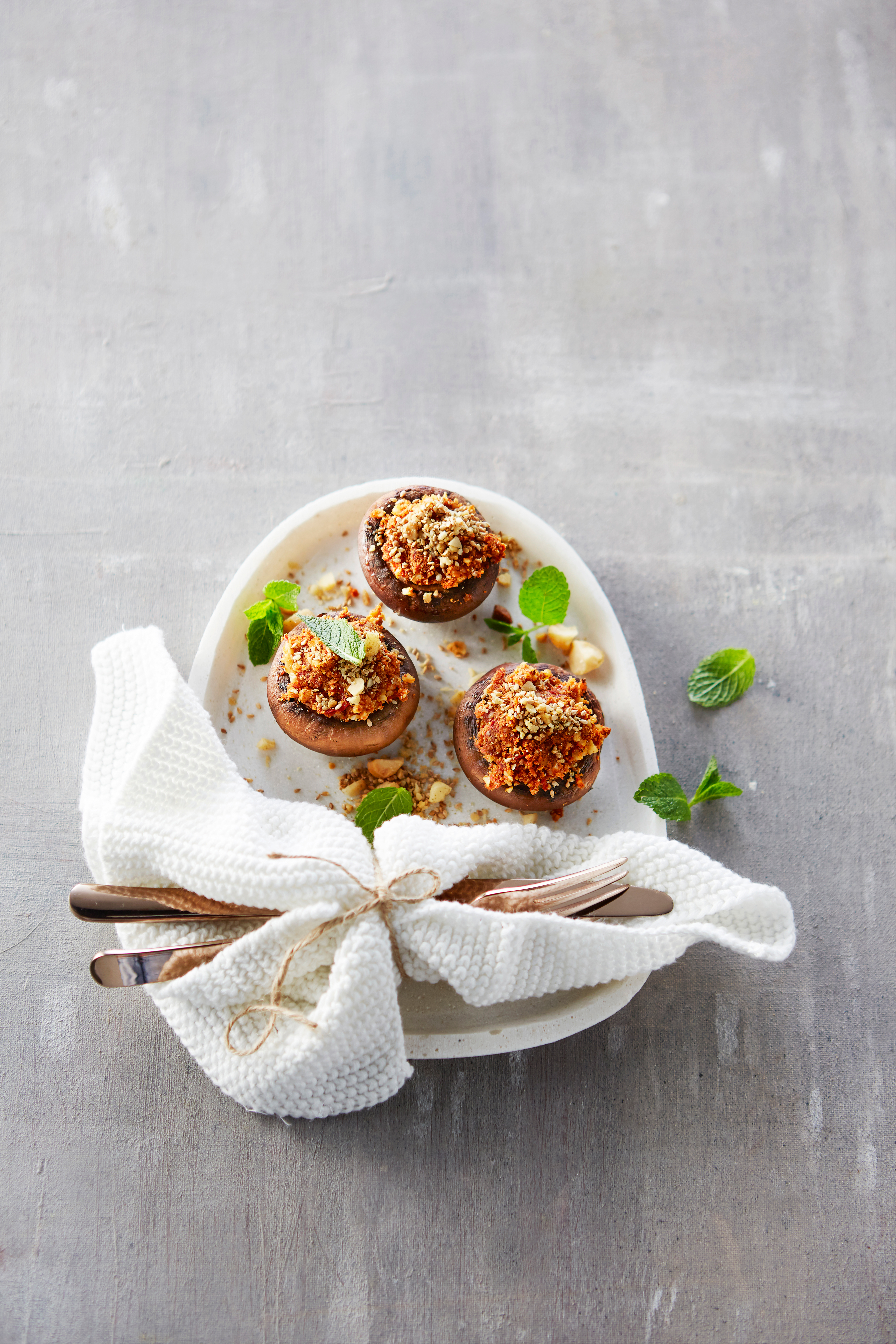 Gevulde kastanjechampignons met walnoten en macadamia