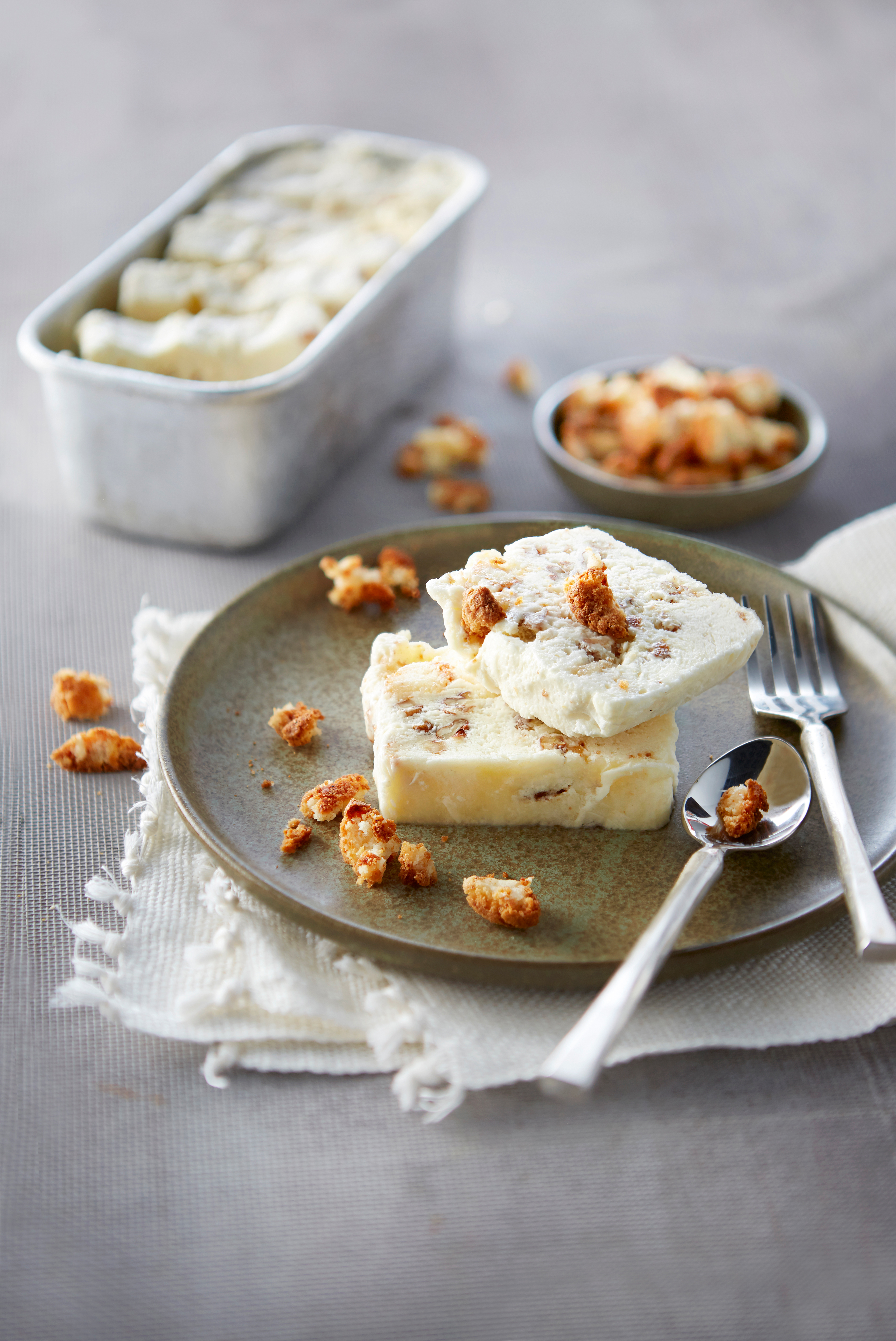 Pecan-semifreddo met bitterkoekjes