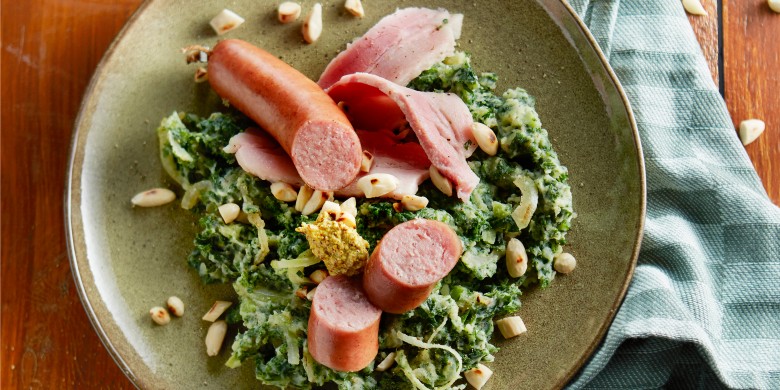 Boerenkool met worst, spek en amandel