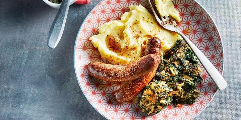 Spinaziegratin met aardappelpuree en saucijsjes