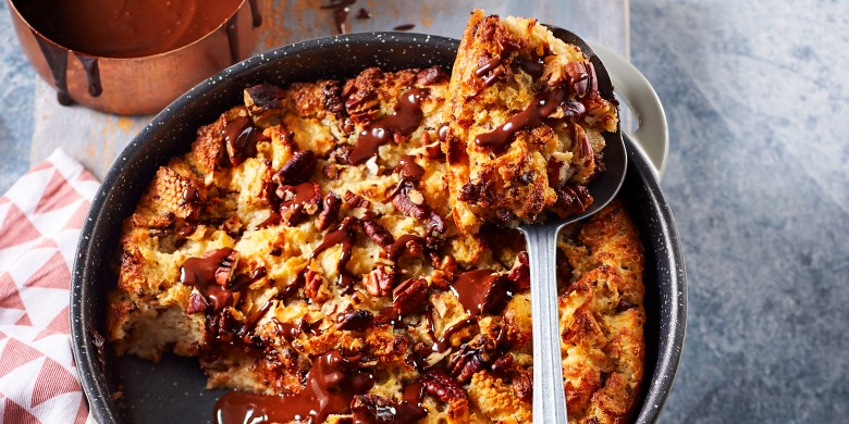 Broodpudding met pecannoten en chocolade