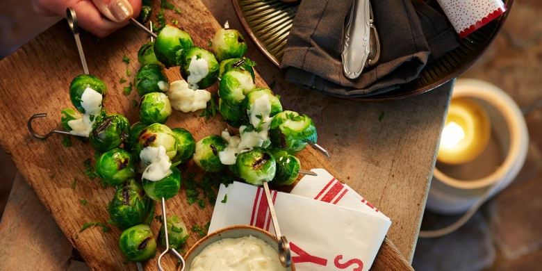 Spruitenspiesjes met peper-roomsaus